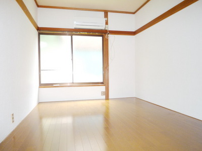 Living and room. It is a bright room