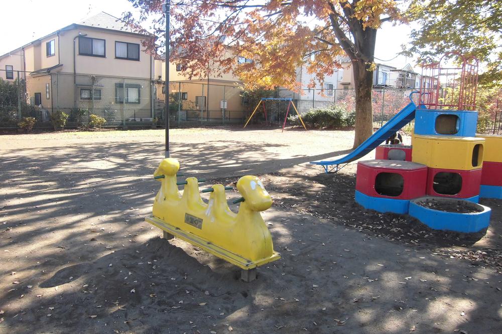 Other. Fortunately third Square About 70M (1 minute walk) is a neighborhood park that children are playing cheerfully.