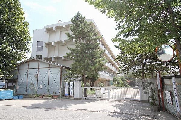 Junior high school. Higashikurume 870m to stand Daimon junior high school