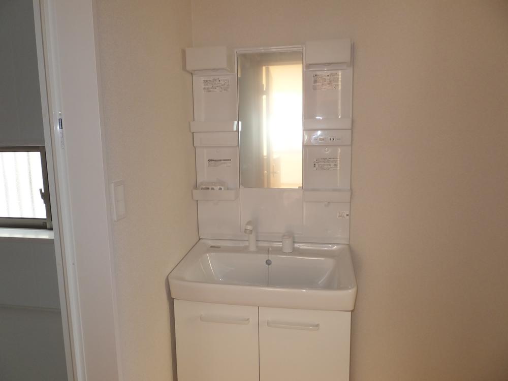 Wash basin, toilet. Local (11 May 2013) Shooting