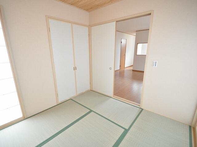 Non-living room. 4 Building Japanese-style room