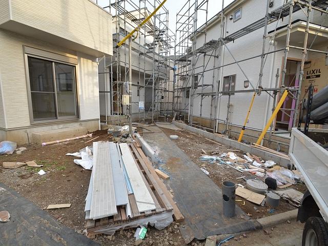 Local appearance photo. 16 Building (photo back) Under construction