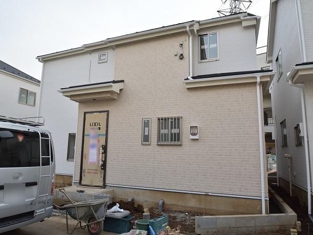 Local appearance photo. Building 2 Under construction