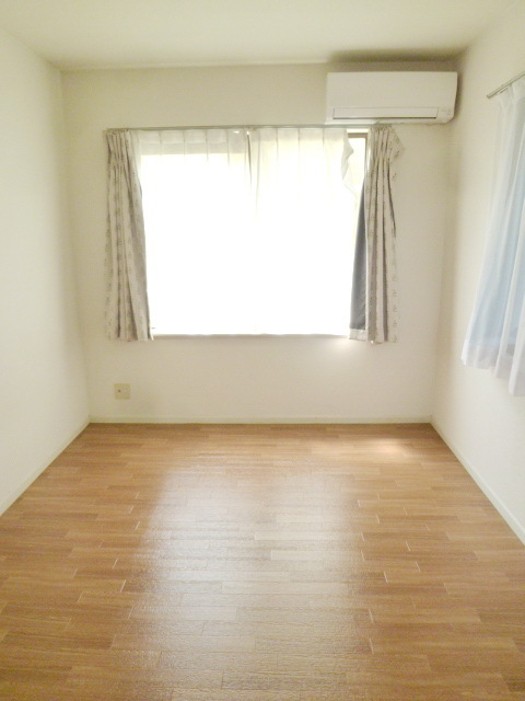 Living and room. Easy-to-use floor plan