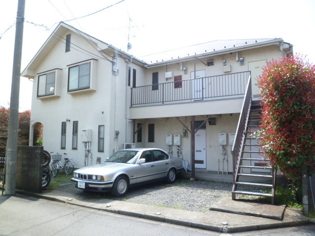 Other. 5m to the entrance side (Other)