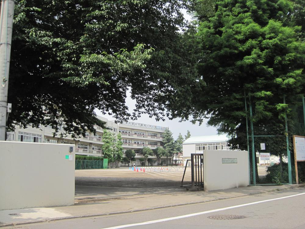 Junior high school. 80m to the south junior high school