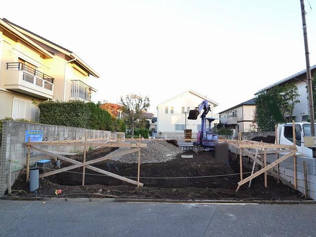 Local appearance photo. A Building During construction