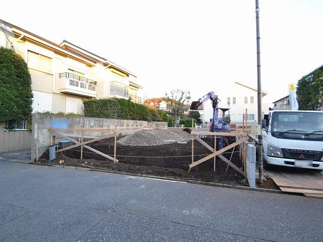 Local appearance photo. A Building During construction