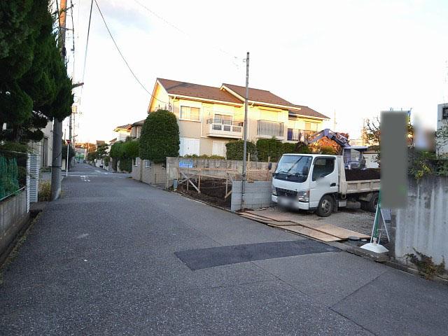 Local photos, including front road. Contact road situation