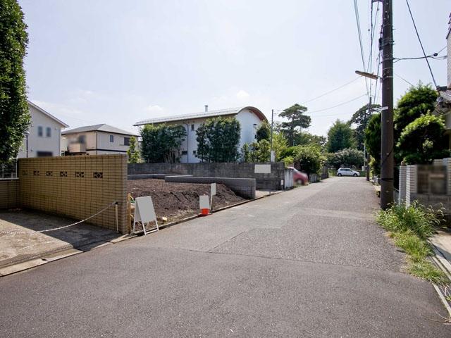 Local photos, including front road. Contact road situation