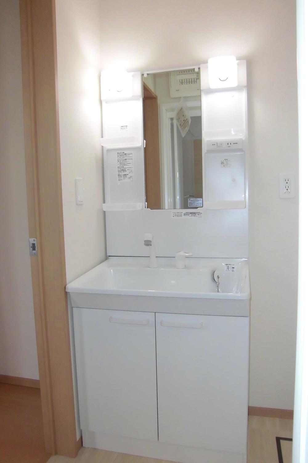 Wash basin, toilet. Indoor (12 May 2013) Shooting