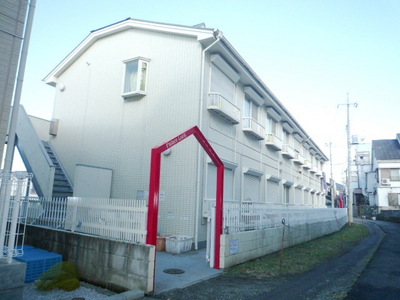 Other. 5m to the building entrance side (Other)