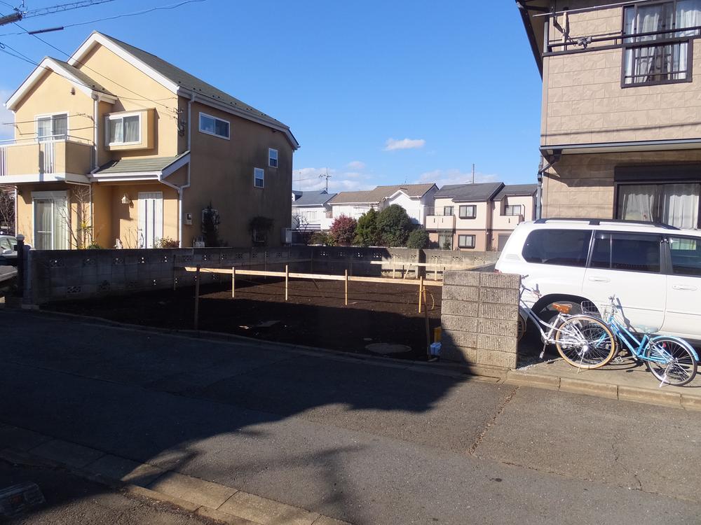 Local photos, including front road. Local (12 May 2013) Shooting