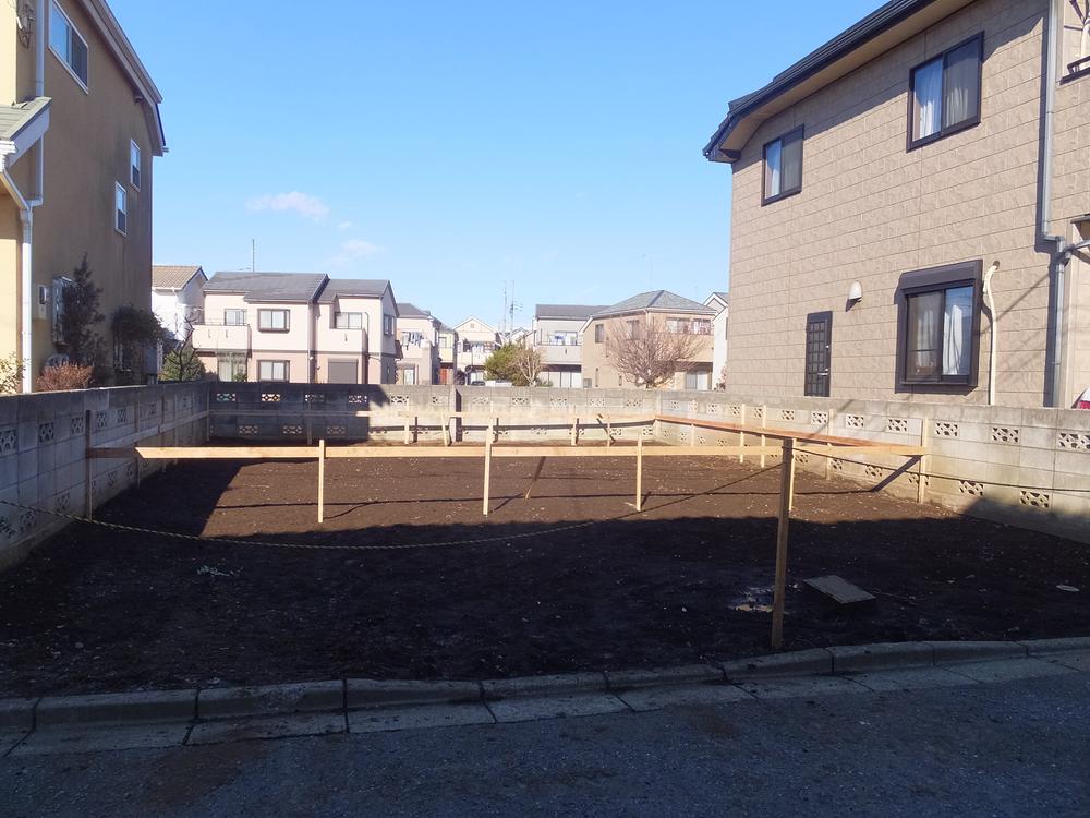 Local photos, including front road. Local (12 May 2013) Shooting