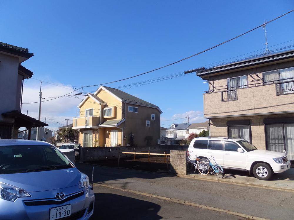 Local photos, including front road. Local (12 May 2013) Shooting