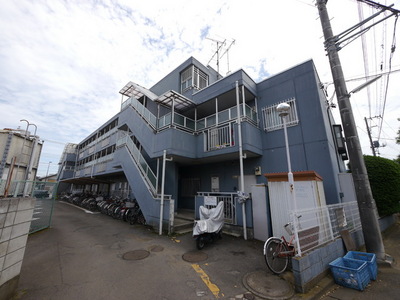 Entrance. Entrance side