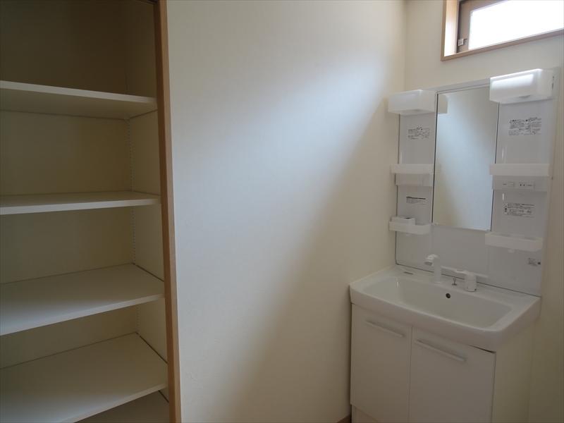 Wash basin, toilet. Indoor (September 2013) Shooting