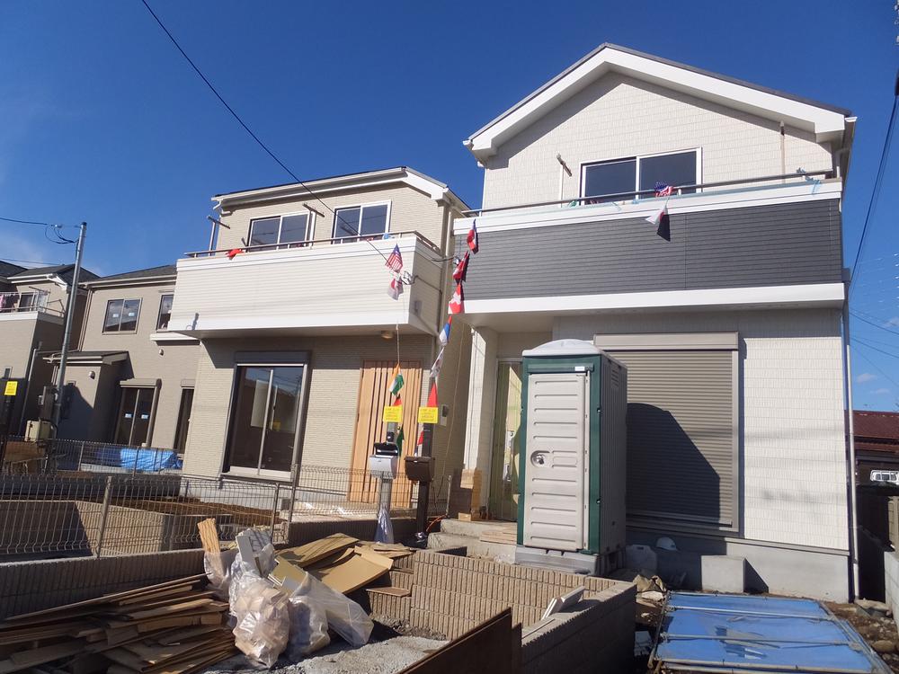 Local photos, including front road. All four buildings of very open-minded south road