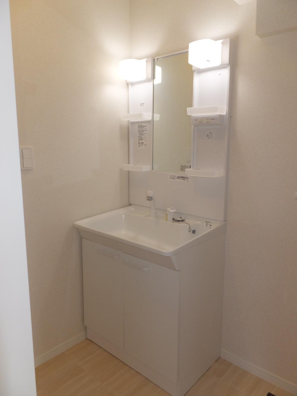 Wash basin, toilet. Local (13 December) shooting