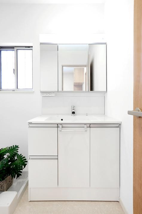 Wash basin, toilet. 9 Building basin (H25. 6 May) Shooting