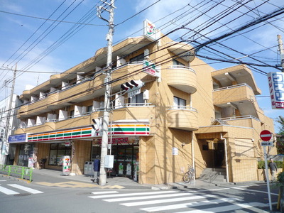 Convenience store. 1m to Seven-Eleven (convenience store)