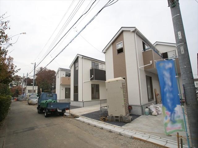 Local appearance photo. Green location moisten the urban life