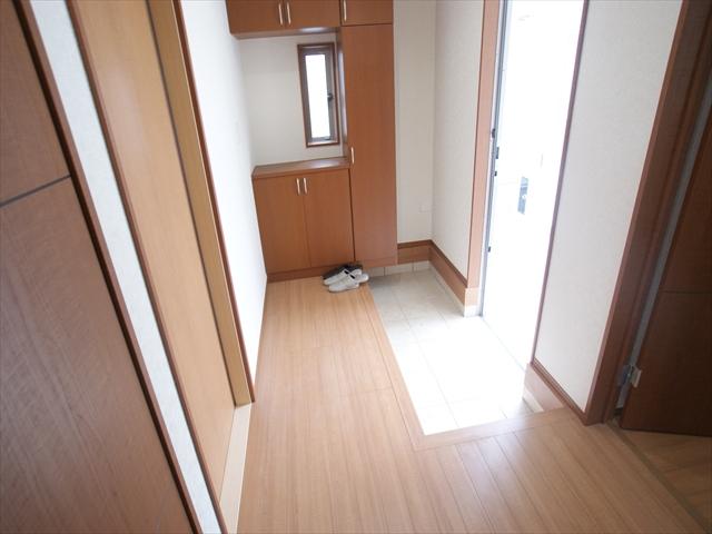 Entrance. <Building 2>