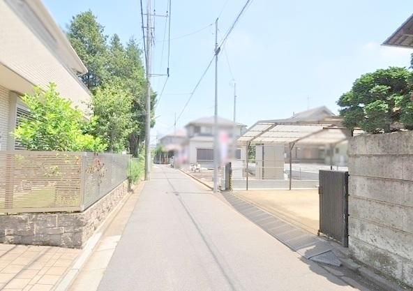 Local photos, including front road. Local (11 May 2013) Shooting