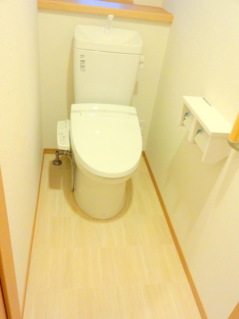 Toilet. Indoor (11 May 2013) Shooting