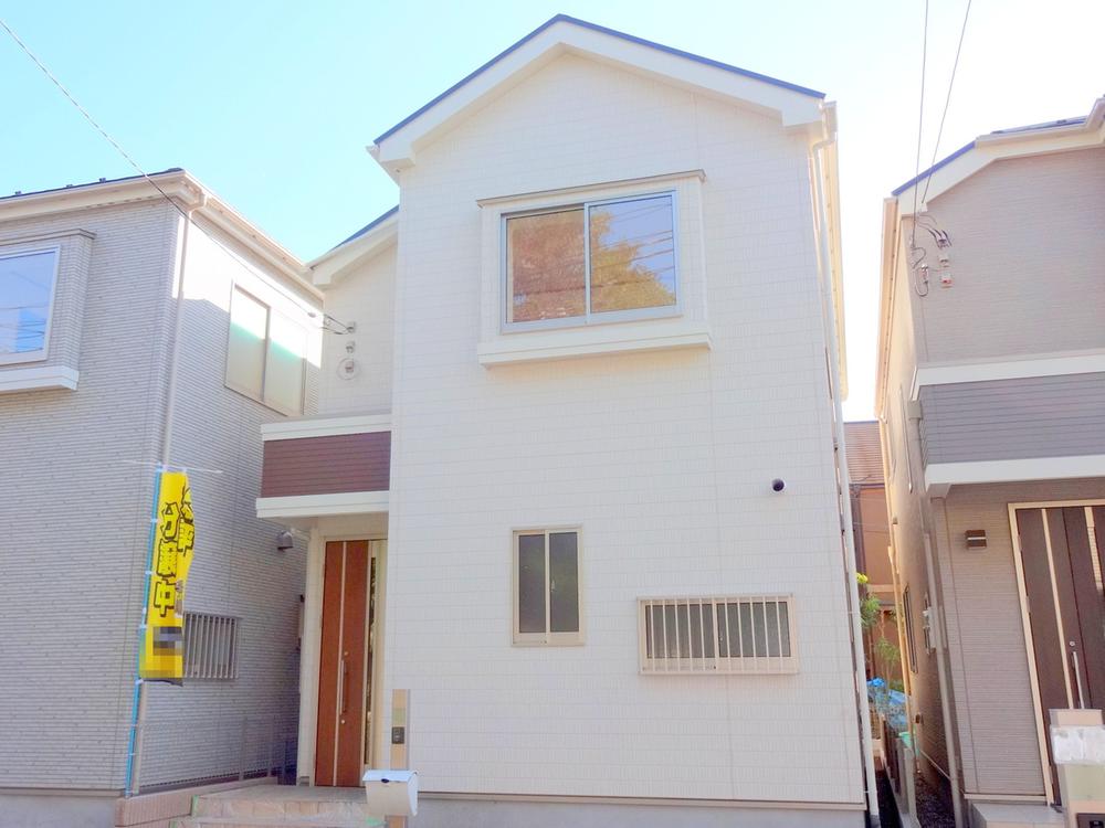 Local appearance photo. Local (11 May 2013) Shooting