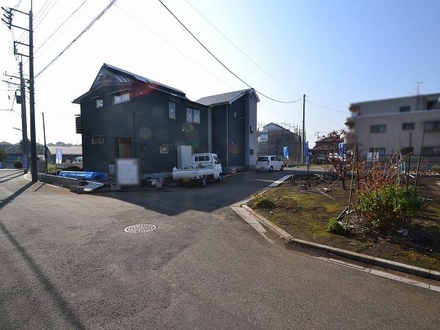 Local photos, including front road. Higashikurume Minamisawa 3-chome, contact road situation
