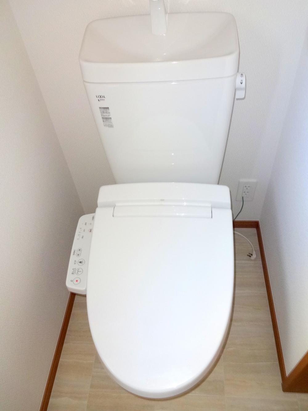 Toilet. Indoor (12 May 2013) Shooting