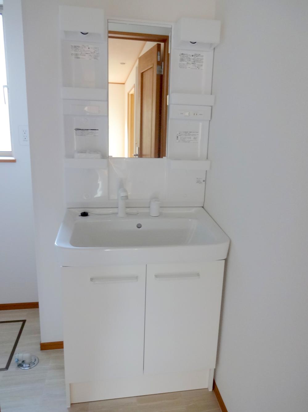 Wash basin, toilet. Indoor (12 May 2013) Shooting