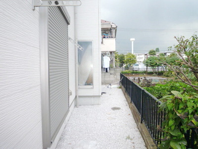 Other. 1m until the shutter shutters of peace of mind (Other)