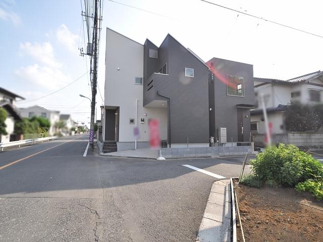 Local photos, including front road. Contact road situation