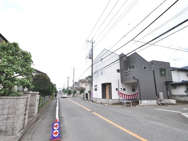 Local photos, including front road. Contact road situation