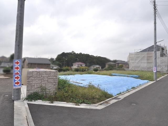 Local photos, including front road. Higashikurume Minamisawa 3-chome, contact road situation
