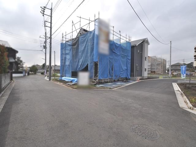 Local photos, including front road. Higashikurume Minamisawa 3-chome, contact road situation