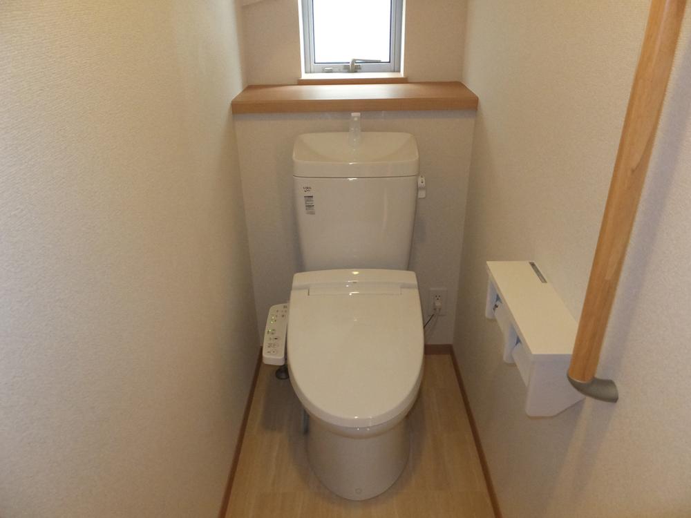 Toilet. Local (11 May 2013) Shooting