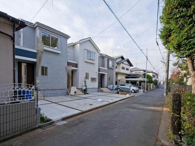 Local photos, including front road. Local (12 May 2013) Shooting