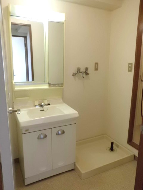 Washroom. Seperate ・ Washing machine in the room