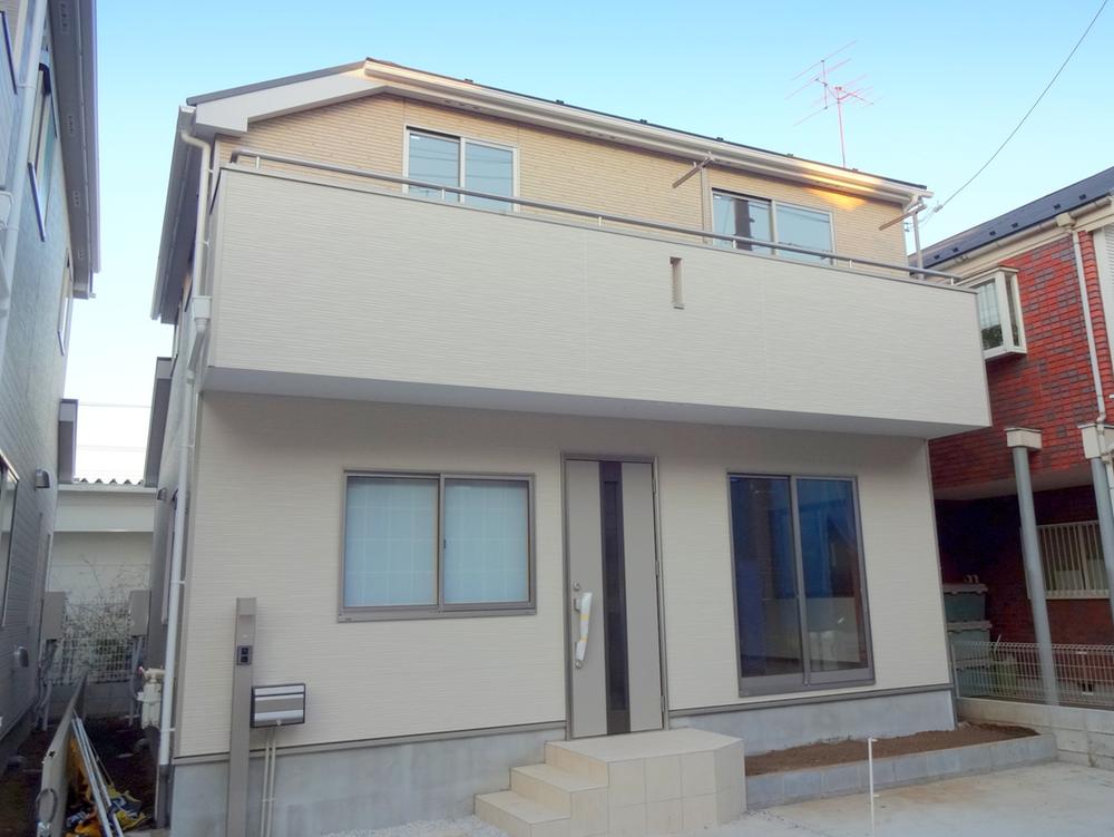 Local appearance photo. Local (12 May 2013) Shooting