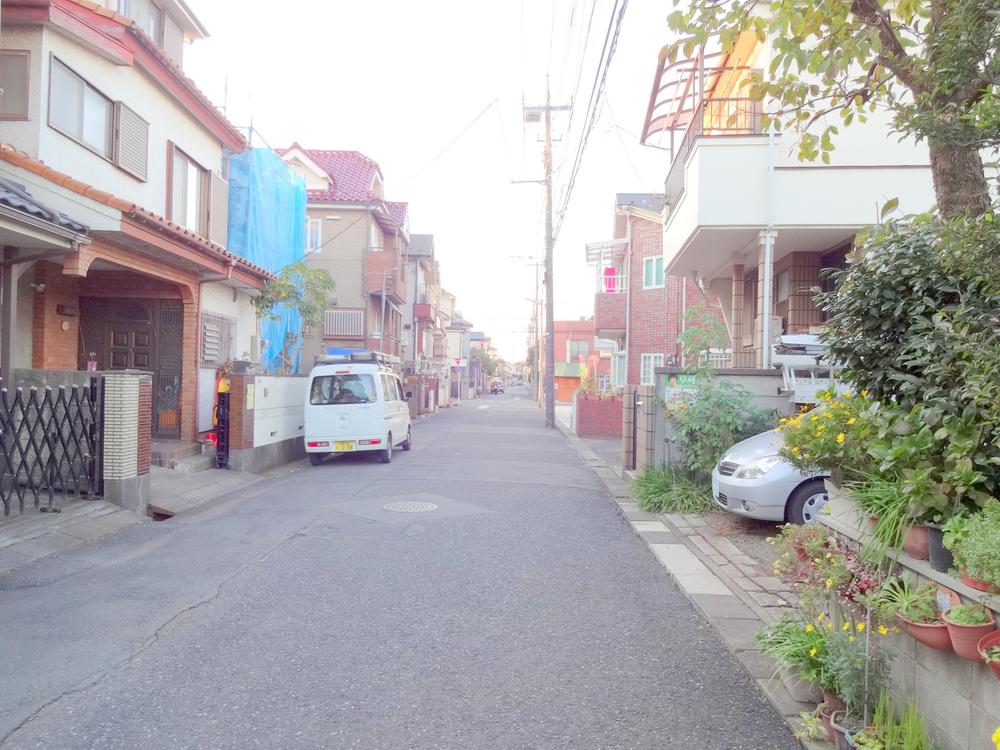 Local photos, including front road. Local (12 May 2013) Shooting