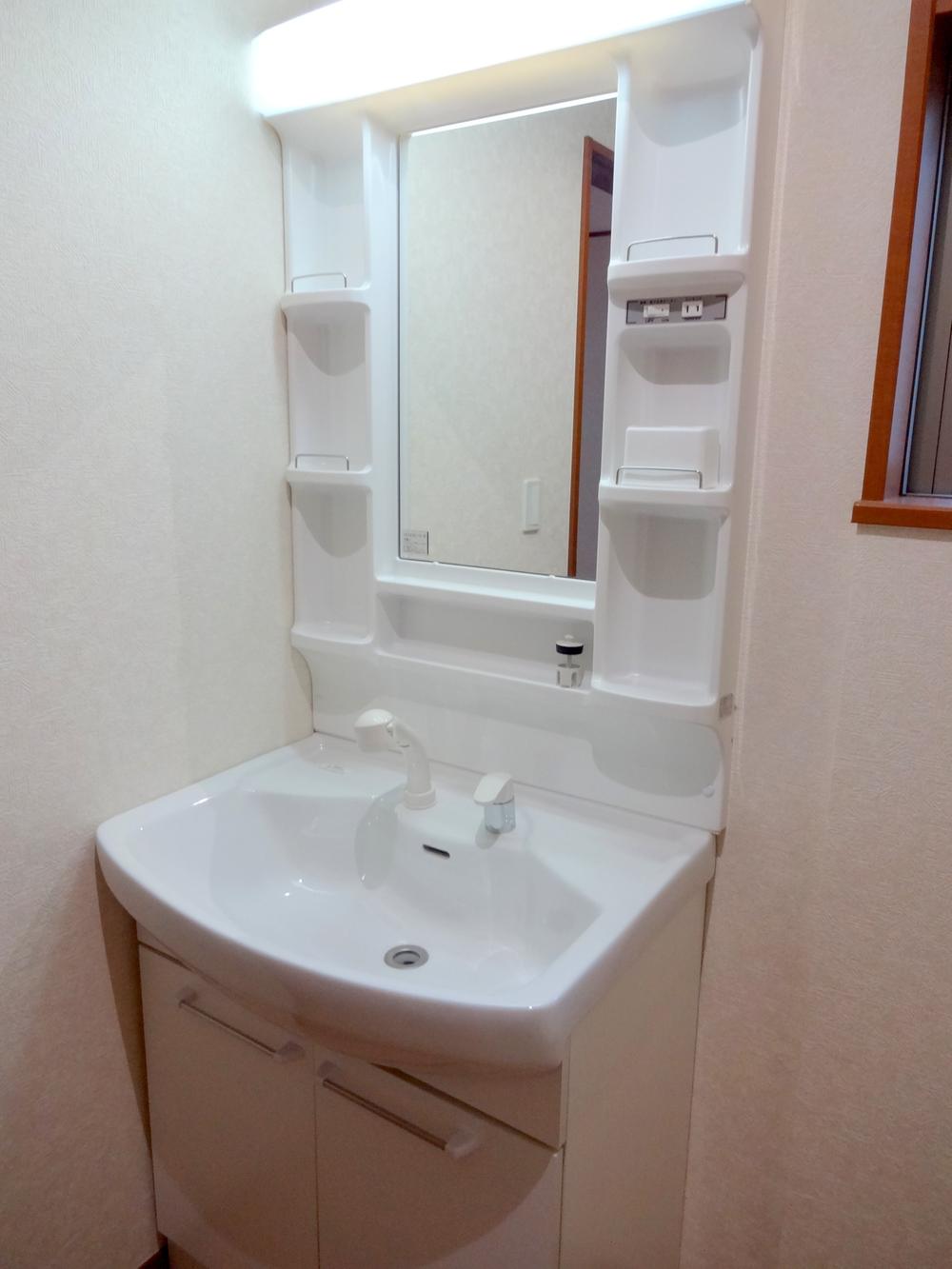 Wash basin, toilet. Indoor (12 May 2013) Shooting