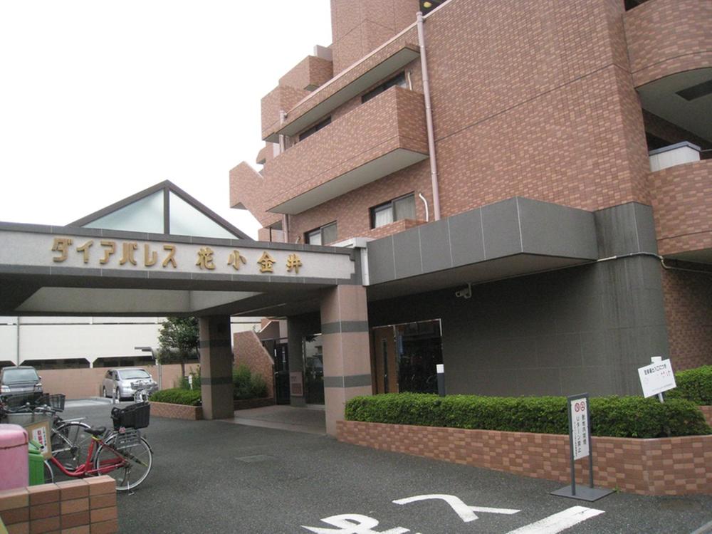 Entrance. Entrance side appearance