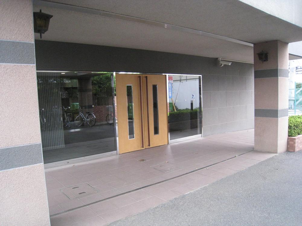 Entrance. Common areas