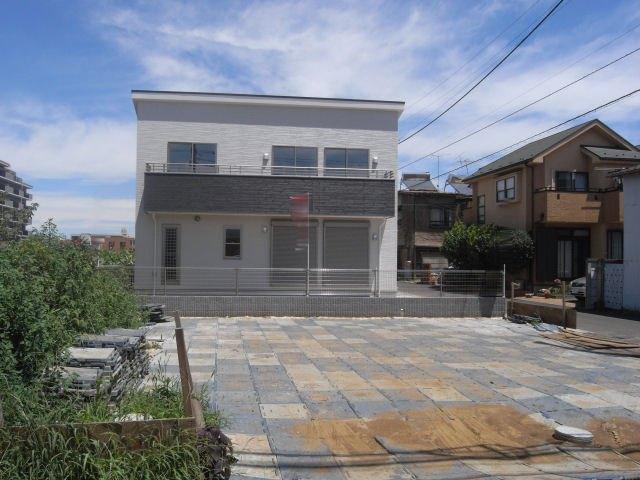 Local land photo. Southeast corner lot! 