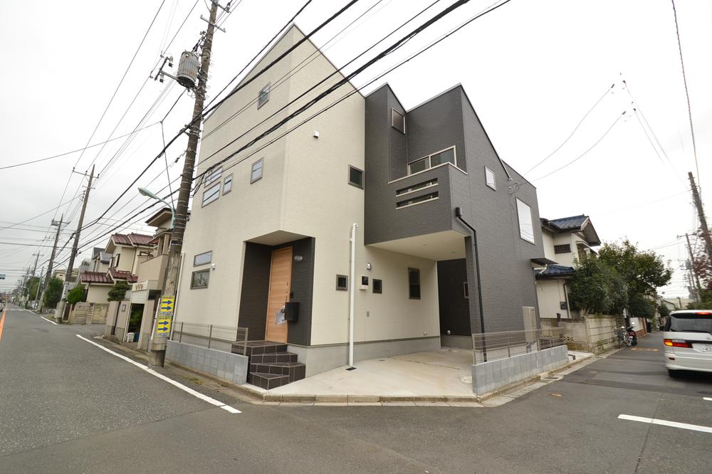 Local appearance photo. Building 2