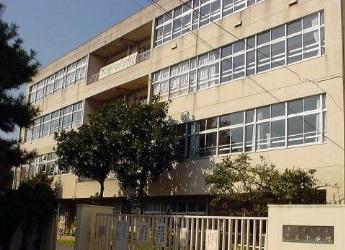 Junior high school. Higashi Kurume Municipal Shimozato until junior high school 677m