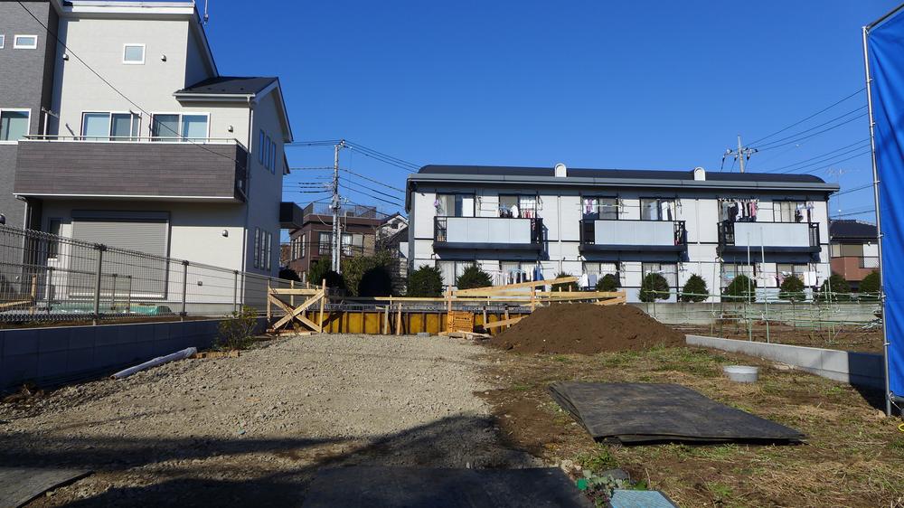 Local photos, including front road. Local (12 May 2013) Shooting